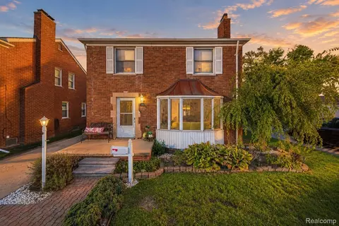 620 Emmons Blvd, Lincoln Park, MI 48146