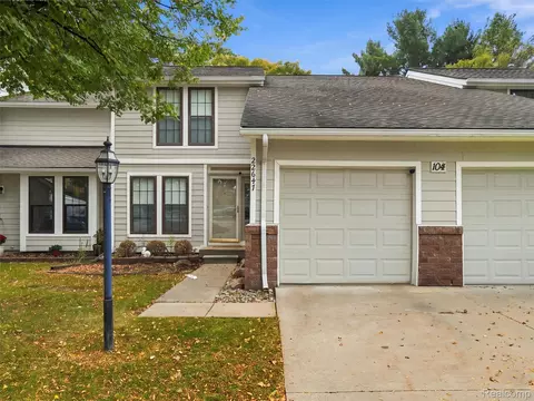 22647 Cranbrooke Dr 104 Dr, Novi, MI 48375