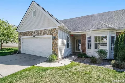 3309 Grove Ln, Auburn Hills, MI 48326