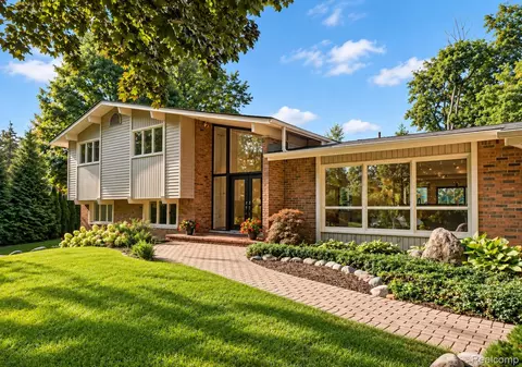 2564 Charel Ct, West Bloomfield, MI 48324