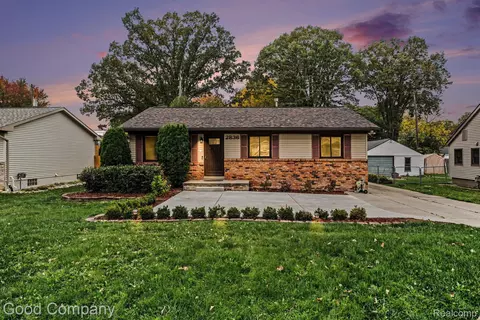 2836 Woodelm Dr, Rochester Hills, MI 48309