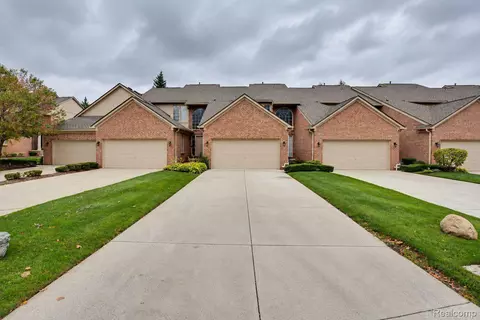 55388 Boardwalk Dr, Shelby Township, MI 48316