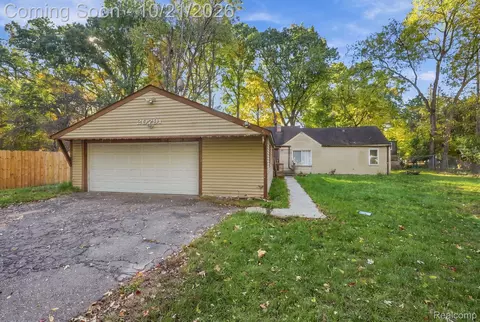 20791 Westland Dr, Southfield, MI 48075