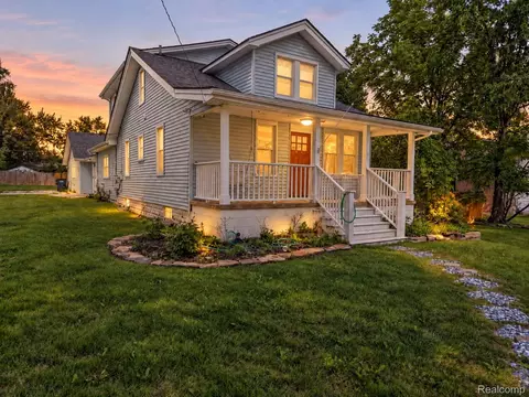 240 W Wattles Rd, Troy, MI 48098