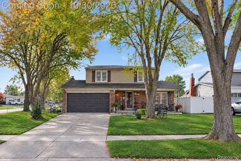 35833 Electra Dr, Sterling Heights, MI 48312