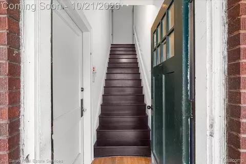 Entry Way - 910 Beaconsfield Ave, Grosse Pointe Park, MI 48230 photo 1 of 1