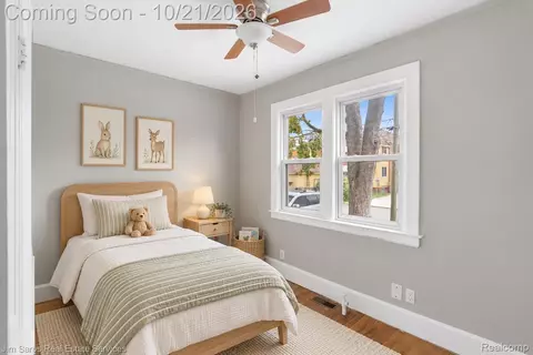 Bedroom - 910 Beaconsfield Ave, Grosse Pointe Park, MI 48230 photo 2 of 2