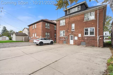 Exterior - 910 Beaconsfield Ave, Grosse Pointe Park, MI 48230 photo 4 of 4