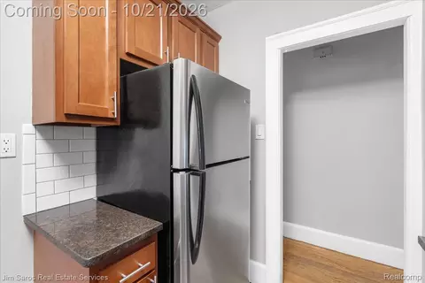 Kitchen - 910 Beaconsfield Ave, Grosse Pointe Park, MI 48230 photo 3 of 3