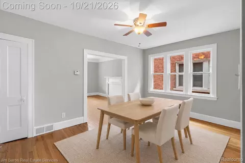 Dining - 910 Beaconsfield Ave, Grosse Pointe Park, MI 48230 photo 1 of 2