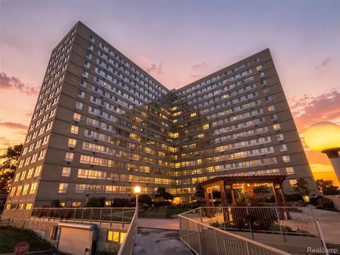 8900 E Jefferson Ave Apt Ave #1226, Detroit, MI 48214