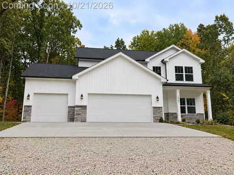 16085 Catalpa Ridge Dr, Holly, MI 48442