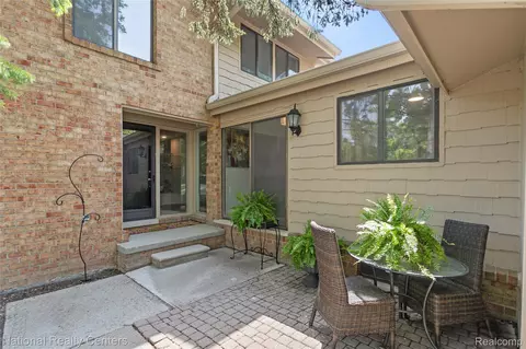 7103 Pebble Park Dr, West Bloomfield, MI 48322