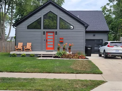 26514 Barrington St E, Madison Heights, MI 48071