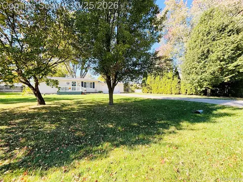 Exterior - 4099 Independence Dr, Flint, MI 48506 photo 1 of 7