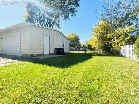 Exterior - 4099 Independence Dr, Flint, MI 48506 photo 7 of 7