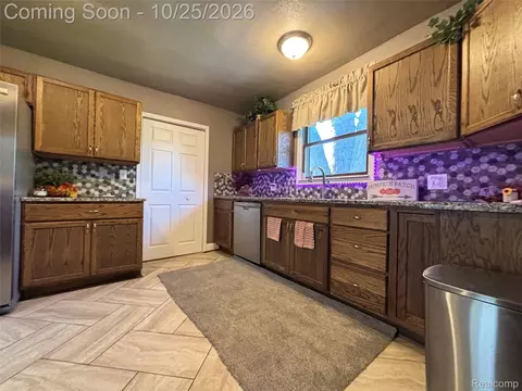 Kitchen - 4099 Independence Dr, Flint, MI 48506 photo 2 of 3