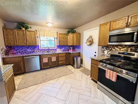 Kitchen - 4099 Independence Dr, Flint, MI 48506 photo 1 of 3
