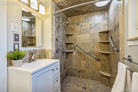 Bath - 908 Willow St, Ann Arbor, MI 48103 photo 5 of 5