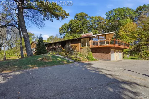 5130 Seymour Lake Rd, Brandon, MI 48371