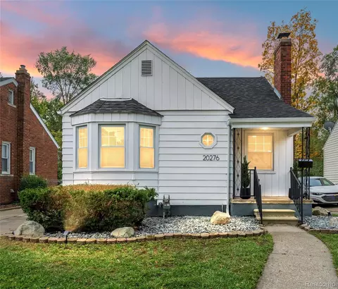 20276 Washtenaw St, Harper Woods, MI 48225