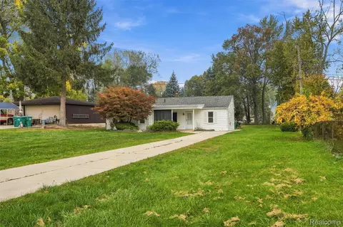 30512 Bock St, Garden City, MI 48135
