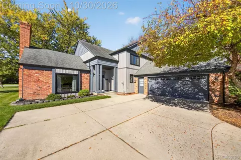 22041 Cascade Dr, Novi, MI 48375