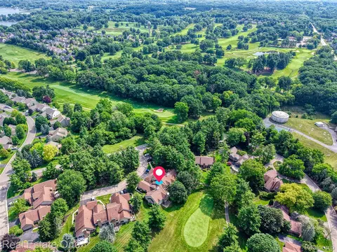 View/Area - 4884 Pine Eagles Ct, Genoa, MI 48116 photo 4 of 12