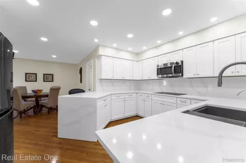 Kitchen - 4884 Pine Eagles Ct, Genoa, MI 48116 photo 1 of 4