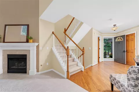Entry Way - 4884 Pine Eagles Ct, Genoa, MI 48116 photo 3 of 4