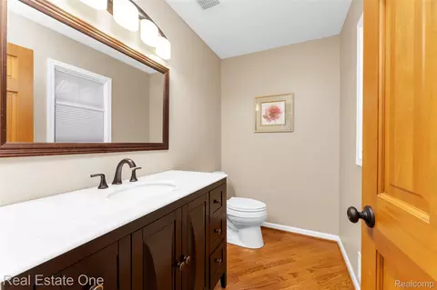 Bath - 4884 Pine Eagles Ct, Genoa, MI 48116 photo 1 of 4