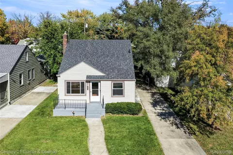 19757 Kingsville St, Harper Woods, MI 48225