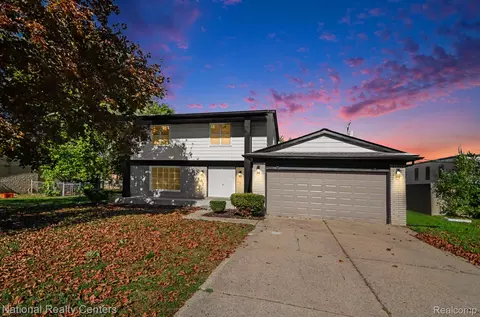 18444 Addison Dr, Southfield, MI 48075