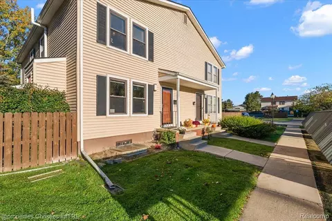2822 Roundtree Blvd, Ypsilanti, MI 48197