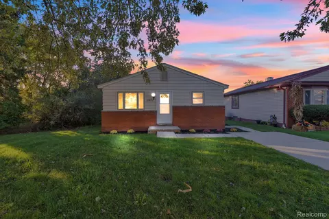 29071 Annapolis Rd, Westland, MI 48186