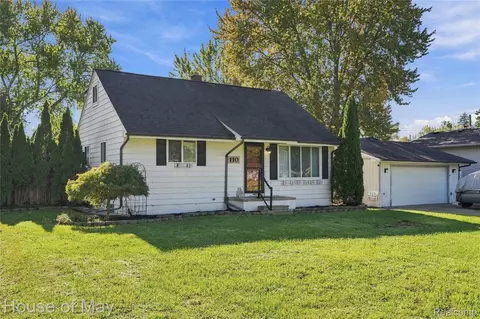 110 Briscoe Blvd, Waterford, MI 48327