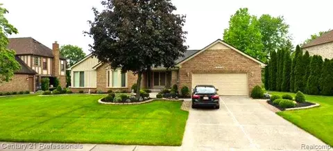 20375 Gary Ln, Livonia, MI 48152