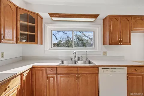 Kitchen - 6136 Ormond Rd, Springfield, MI 48350 photo 4 of 4