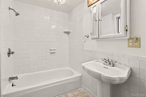 Bath - 6136 Ormond Rd, Springfield, MI 48350 photo 2 of 2