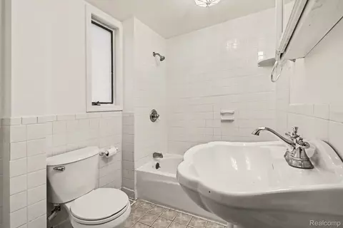 Bath - 6136 Ormond Rd, Springfield, MI 48350 photo 1 of 2