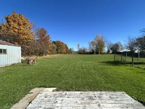 Exterior - 1267 S Cummings Rd, Davison, MI 48423 photo 4 of 6