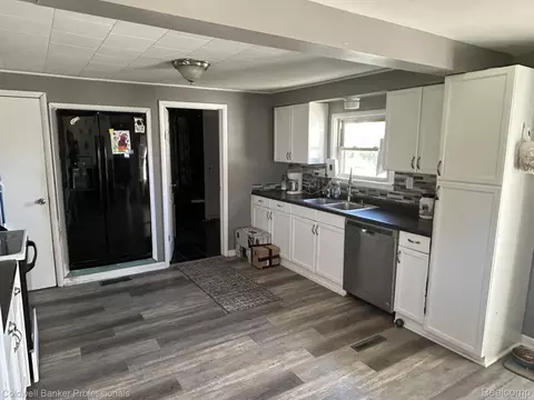 Kitchen - 1267 S Cummings Rd, Davison, MI 48423 photo 3 of 3
