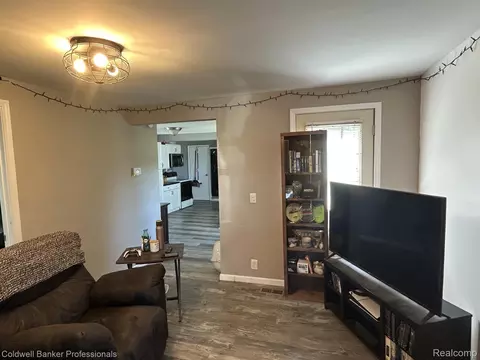 Living - 1267 S Cummings Rd, Davison, MI 48423 photo 2 of 2