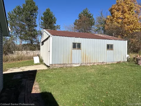 Exterior - 1267 S Cummings Rd, Davison, MI 48423 photo 5 of 6