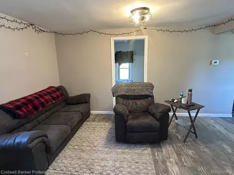 Living - 1267 S Cummings Rd, Davison, MI 48423 photo 1 of 2