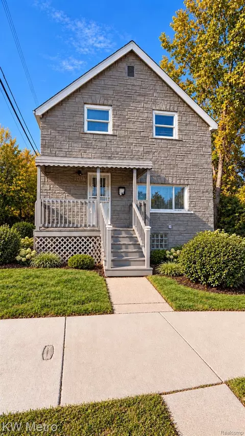 9325 E Warren Ave, Detroit, MI 48214