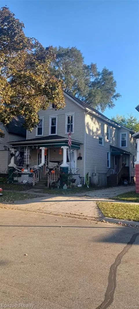 818 White St, Port Huron, MI 48060