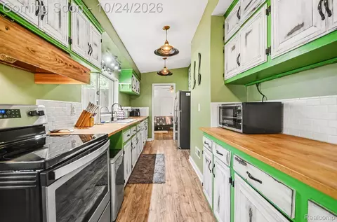 Kitchen - 3441 Denson Dr, Sterling Heights, MI 48310 photo 2 of 4