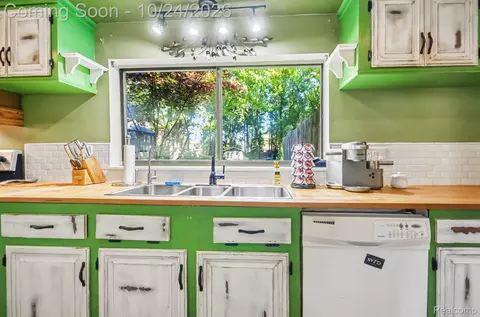 Kitchen - 3441 Denson Dr, Sterling Heights, MI 48310 photo 3 of 4