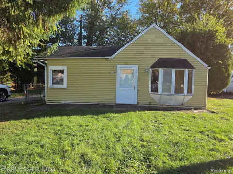 26745 Minock Cir, Redford, MI 48239